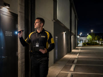 Thunder Protection Group’s licensed security officers help protect people, property and assets across a range of environments, including commercial properties, retail centres, warehouses, construction sites, residential developments and body corporate communities.